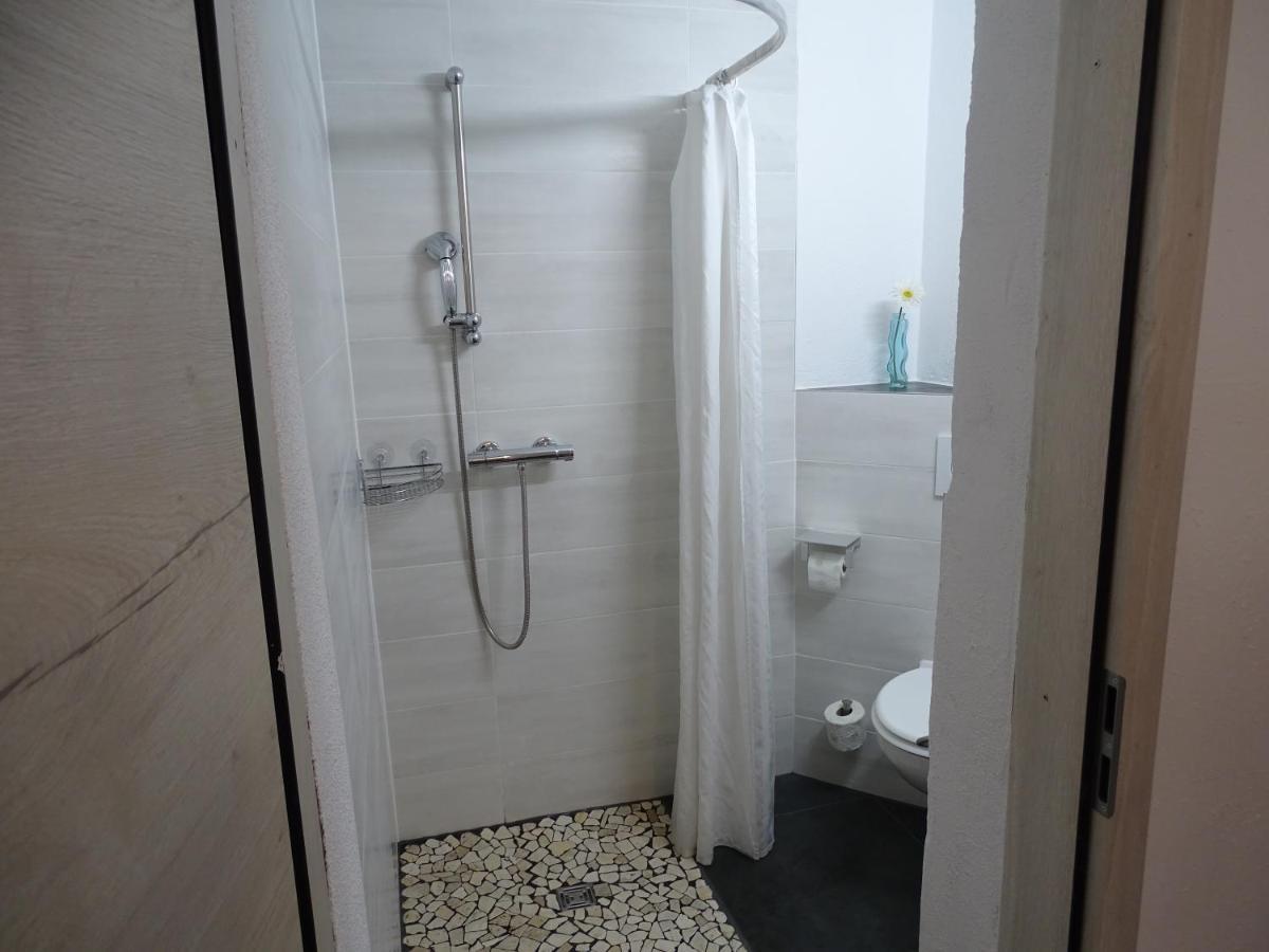 Gaestehaus Uezel Homestay *