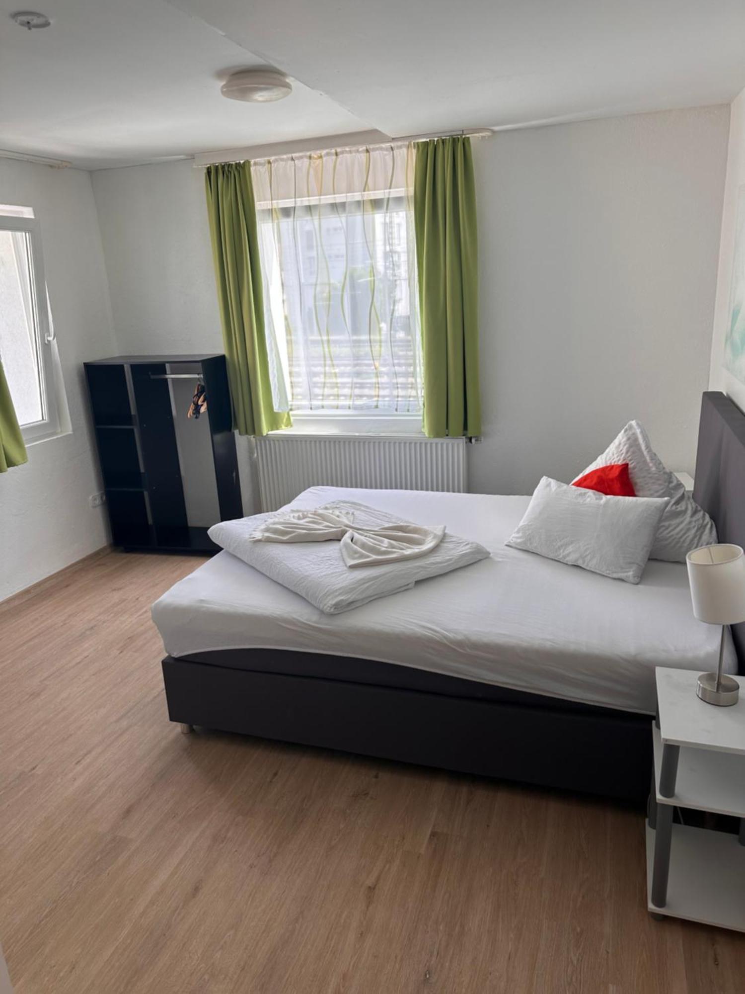Gaestehaus Uezel Homestay *